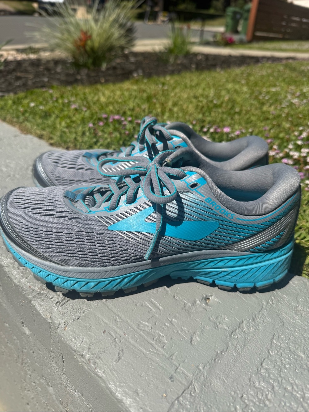 Brooks gray and teal women's running shoes - Picture 2 of 5